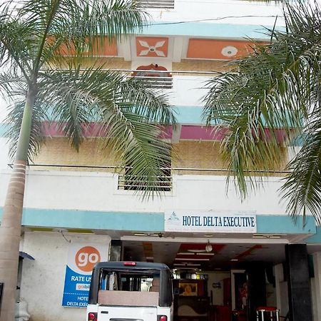 Hotel Delta Executive Shirdi Exterior foto